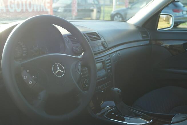 Mercedes E 220 CLASSIC 2,2 150 KM SZYBERDACH AUTOMAT ZADBANY IDEALNY STAN Z NIEMIEC