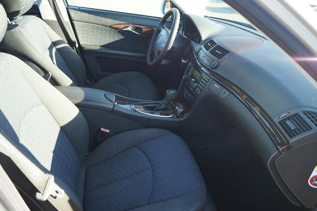 Mercedes E 220 CLASSIC 2,2 150 KM SZYBERDACH AUTOMAT ZADBANY IDEALNY STAN Z NIEMIEC