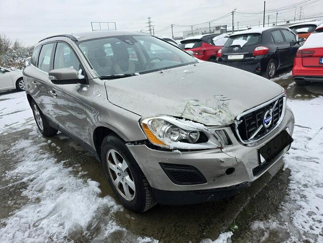 Volvo XC 60 AWD • 244 417 km • uszkodzone • jeździ • okazja