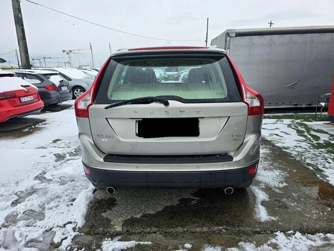 Volvo XC 60 AWD • 244 417 km • uszkodzone • jeździ • okazja