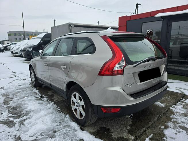 Volvo XC 60 AWD • 244 417 km • uszkodzone • jeździ • okazja