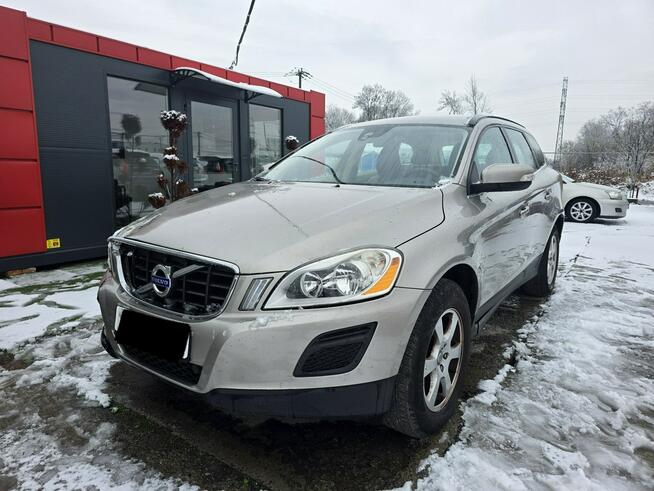 Volvo XC 60 AWD • 244 417 km • uszkodzone • jeździ • okazja