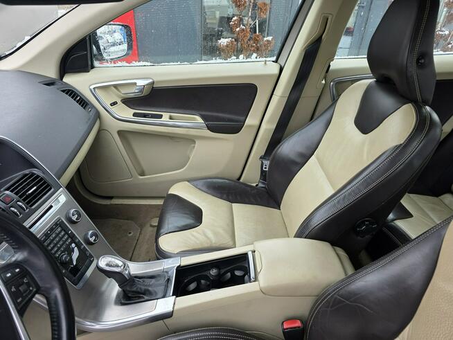 Volvo XC 60 AWD • 244 417 km • uszkodzone • jeździ • okazja