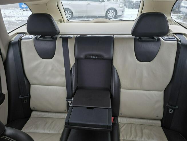 Volvo XC 60 AWD • 244 417 km • uszkodzone • jeździ • okazja