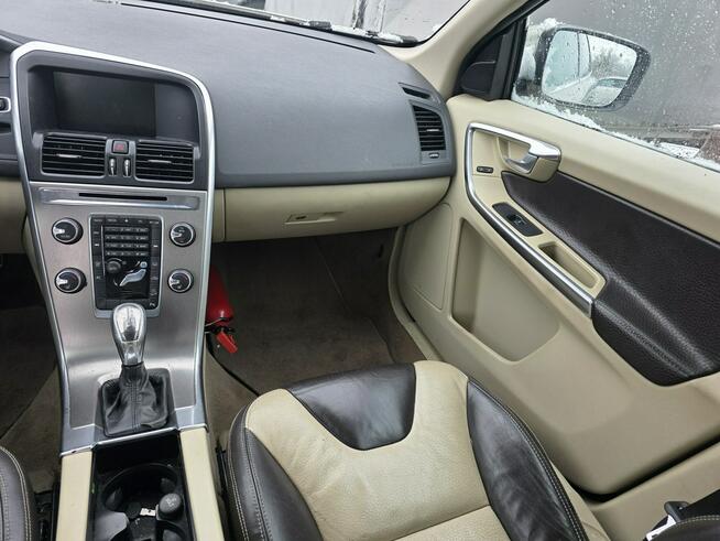 Volvo XC 60 AWD • 244 417 km • uszkodzone • jeździ • okazja