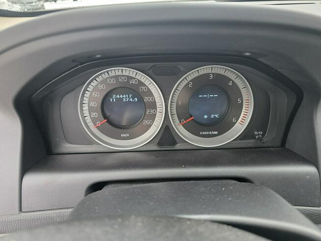 Volvo XC 60 AWD • 244 417 km • uszkodzone • jeździ • okazja