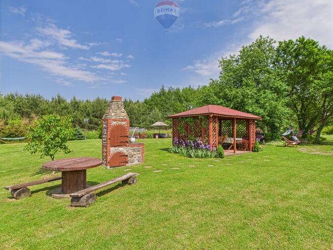 Ranczo w lesie z wyspą stawem basenem stajnią