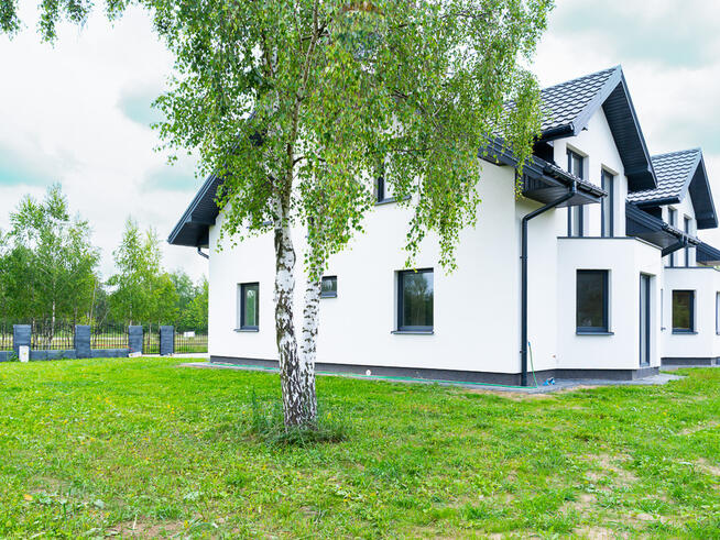 Połowa domu w pobliżu Kampinoskiego Parku Nar.