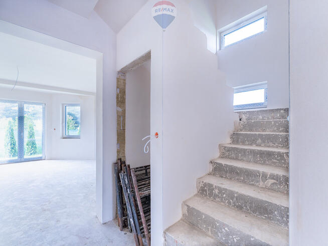 Połowa domu w pobliżu Kampinoskiego Parku Nar.