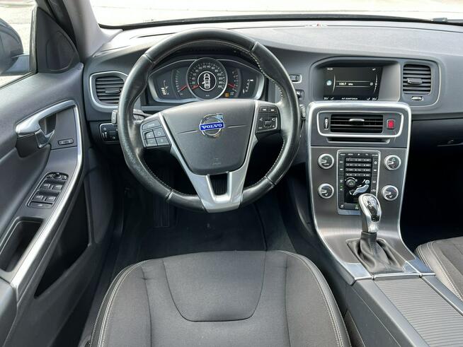 Volvo V60 2,0 T5 Benz. 240KM Automat w bardzo dobrym stanie