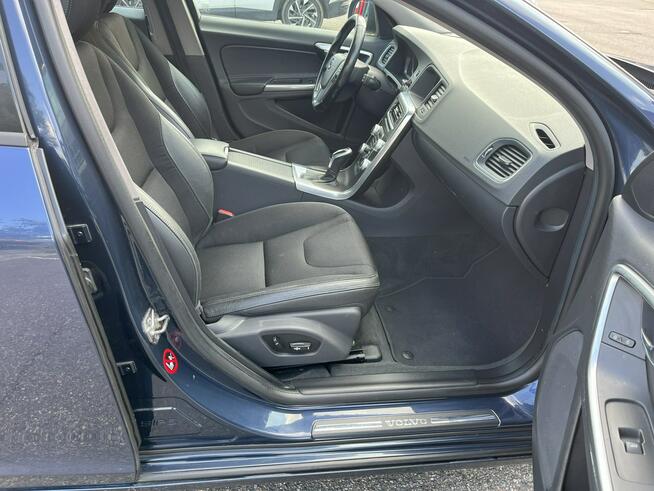 Volvo V60 2,0 T5 Benz. 240KM Automat w bardzo dobrym stanie