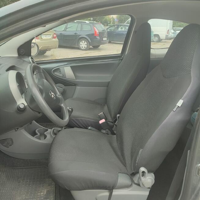 Syndyk sprzeda samochód osobowy Toyota Aygo