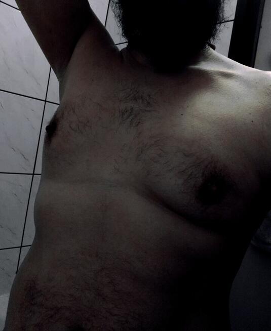 Chłopak szuka starszej przyjaciółki.