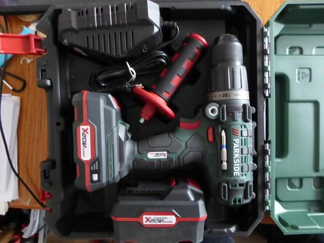 Zestaw PARKSIDE PSBSA 20-Li C3 z 2 aku 2Ah i 4Ah i ład 2,4A