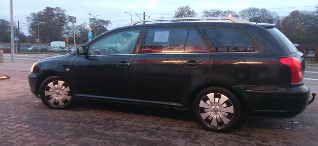 avensis 1,8 lpg opłacona z hakiem klima 4xel szyby do jazdy