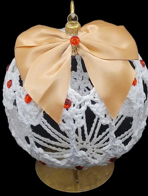 Bombka na stojaku ręcznie wykonana