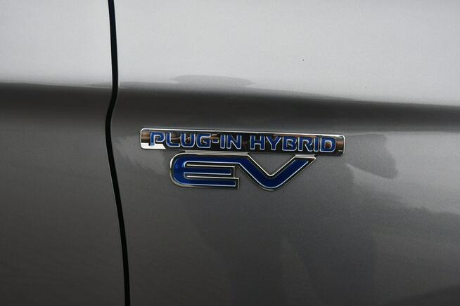 Mitsubishi Outlander 2,0Plug-IN Hybrid. 4x4.Skóry.Navi.Kam.Cof.Hands-Free.Xenony.Automat.Sz