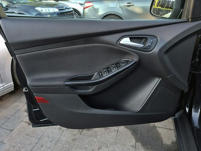 Focus 1.5 benzyna Titanium 150km NAVI grzane fotele ASYSTENT pdc 2015