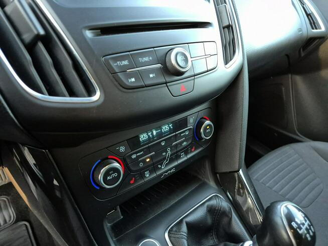 Focus 1.5 benzyna Titanium 150km NAVI grzane fotele ASYSTENT pdc 2015