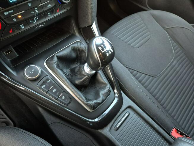 Focus 1.5 benzyna Titanium 150km NAVI grzane fotele ASYSTENT pdc 2015