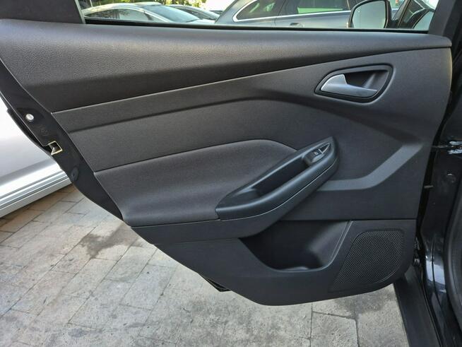 Focus 1.5 benzyna Titanium 150km NAVI grzane fotele ASYSTENT pdc 2015