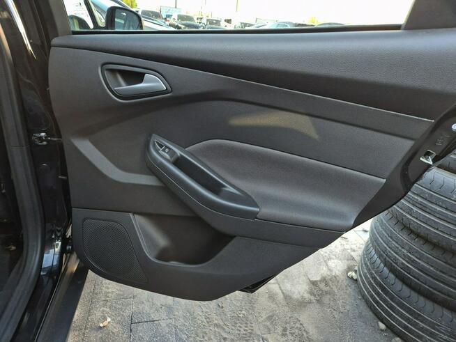 Focus 1.5 benzyna Titanium 150km NAVI grzane fotele ASYSTENT pdc 2015