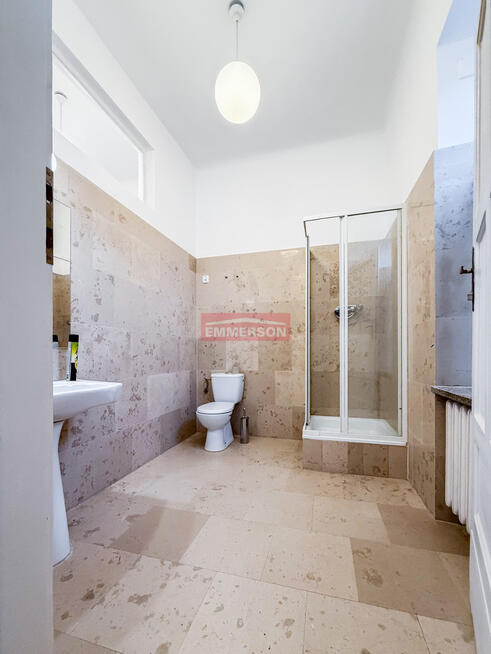 Centrum Krakowa, zadbana kamienica, parking