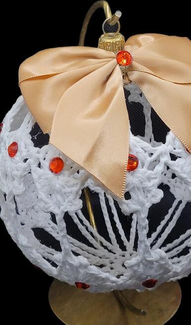 Bombka na stojaku ręcznie wykonana