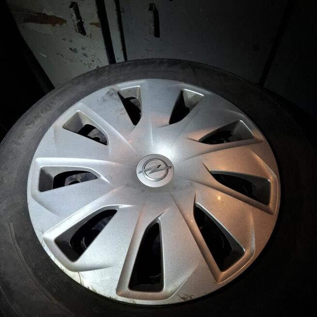 Opony zimowe z felgami stalowymi +kołpaki 195 65 15 Astra k