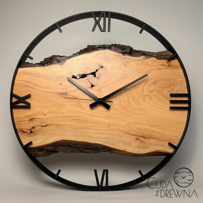 Zegar w obręczy - nowoczesny dodatek do wnętrza