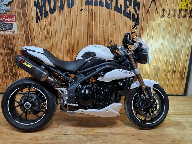 Triumph Street Triple Triumph street triple 1050 NAKED dobry moment i 2x akrapovic, chip