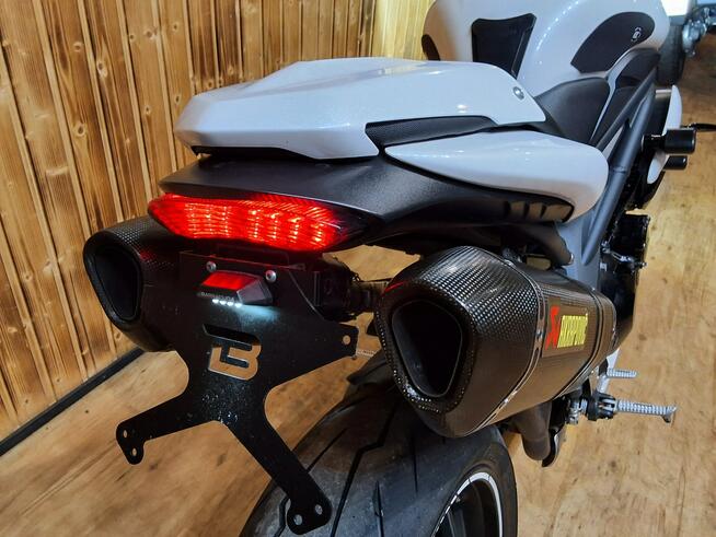 Triumph Street Triple Triumph street triple 1050 NAKED dobry moment i 2x akrapovic, chip