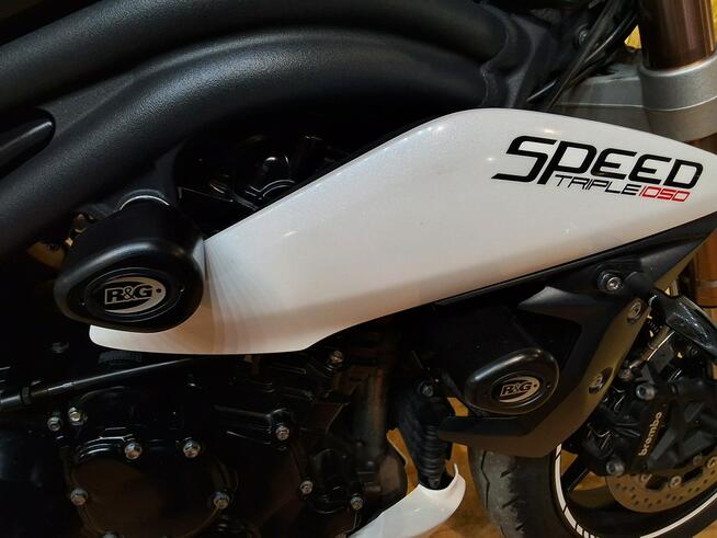 Triumph Street Triple Triumph street triple 1050 NAKED dobry moment i 2x akrapovic, chip