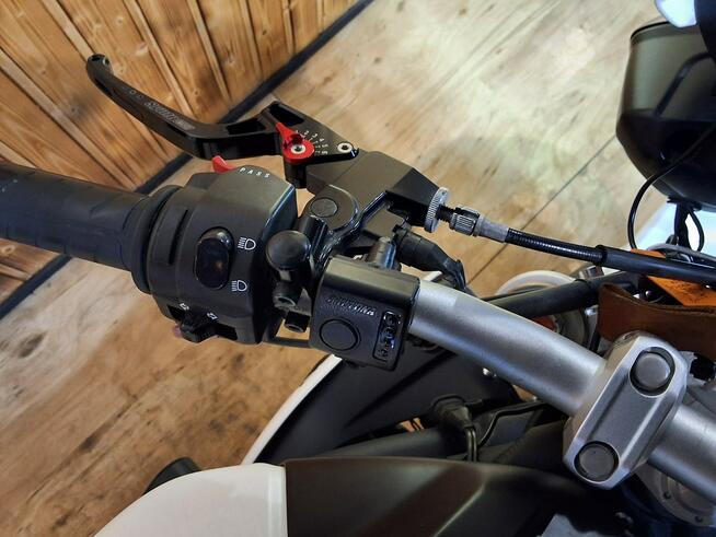 Triumph Street Triple Triumph street triple 1050 NAKED dobry moment i 2x akrapovic, chip