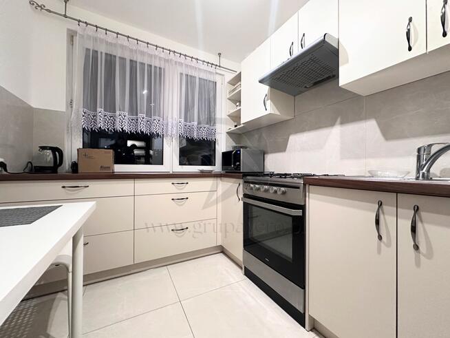 Drodzy Państwo, witamy w naszym skromnym studiu TV