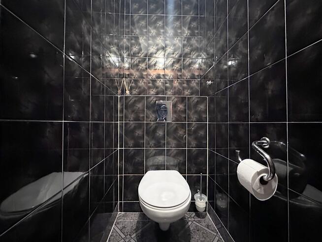 Drodzy Państwo, witamy w naszym skromnym studiu TV