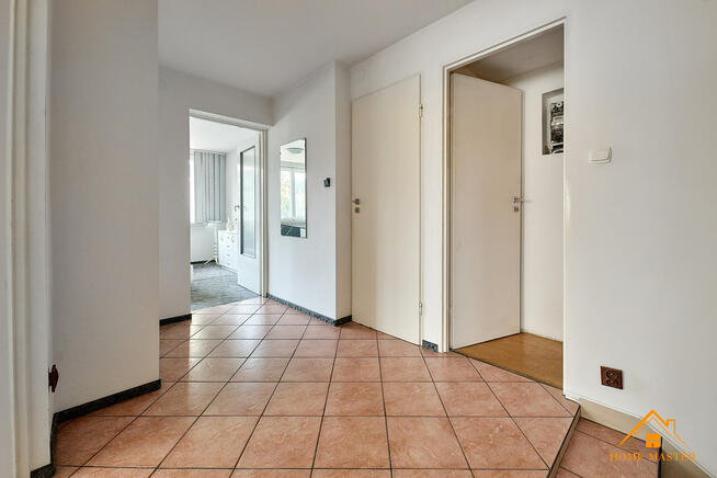 Dom z halą warsztatowo-garażową przy S7