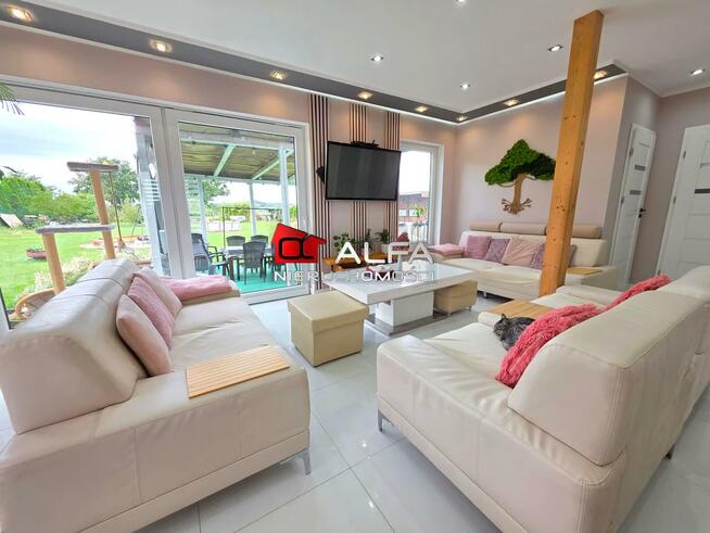 Dom Żarów, Żarów