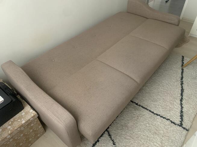 Wersalka w kolorze beżowym