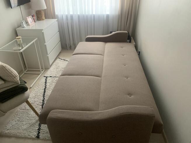 Wersalka w kolorze beżowym