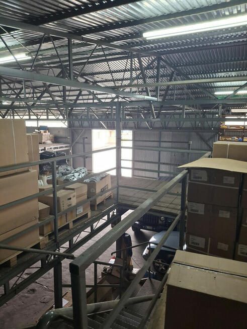 Piaseczno 1250 m2. Magazyn + antresola + pawilon biurowy