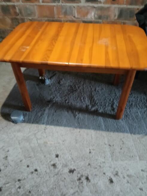 Stół drewniany rozkładany plus krzesła