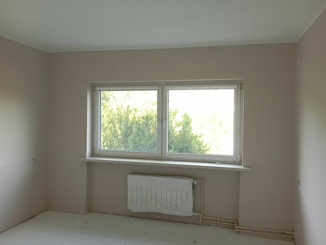 Ukladanie paneli I listw przypodłogowych