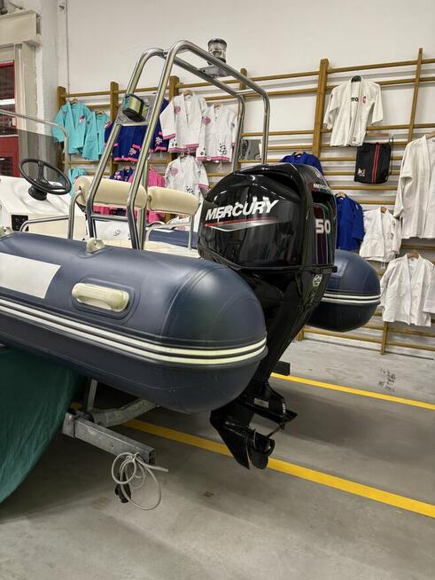 Łódź hybrydowa RIB Uone U480 z silnikiem Mercury 50 km