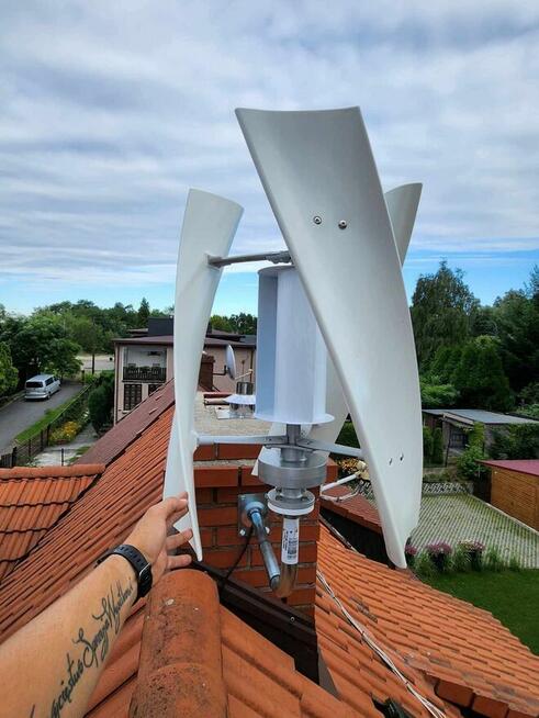 Zestaw Turbina instalacja PV i magazyn energii za 25.000 bru
