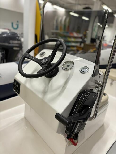 Łódź hybrydowa RIB Uone U480 z silnikiem Mercury 50 km