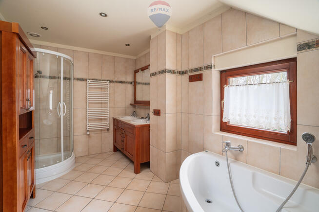 Klimatyczny dom + odrębne mieszkanie, duża działka