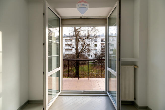 Metro, kamienica, po malowaniu