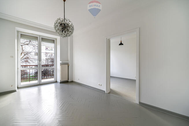 Metro, kamienica, po malowaniu