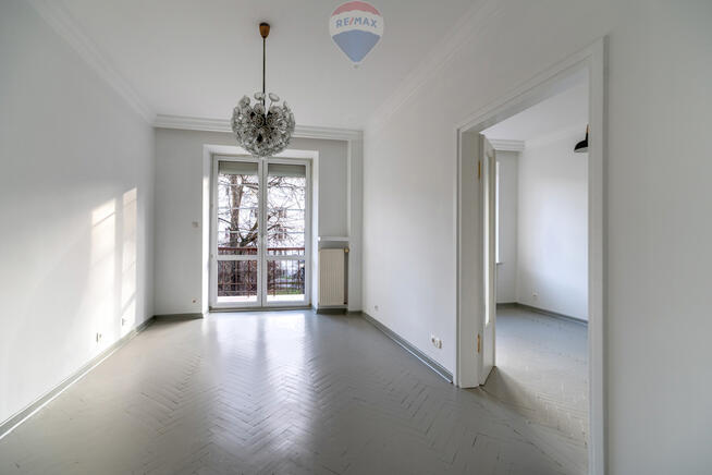 Metro, kamienica, po malowaniu